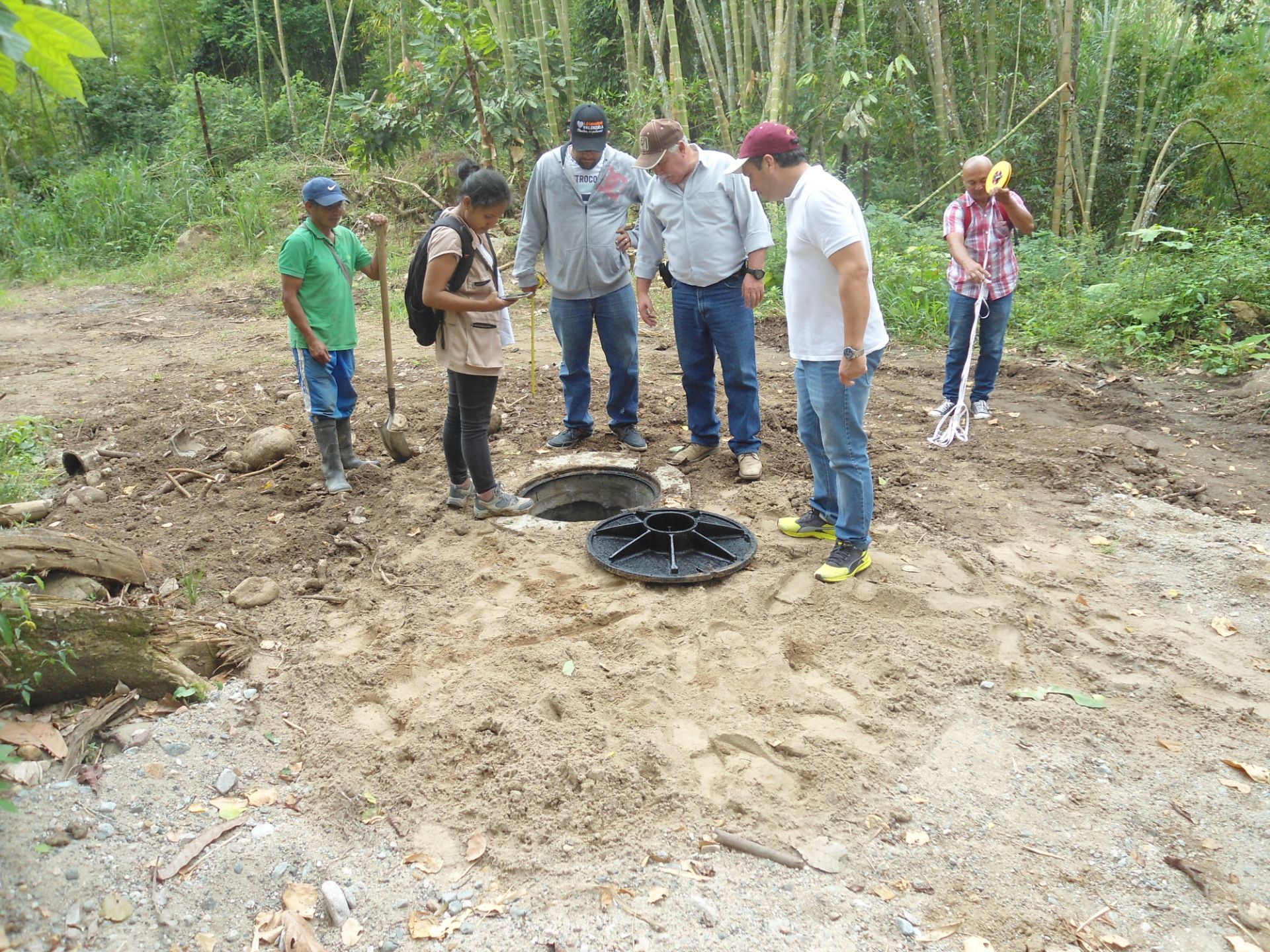 A buena marcha construccion del alcantarillado en La Independencia en Garzon