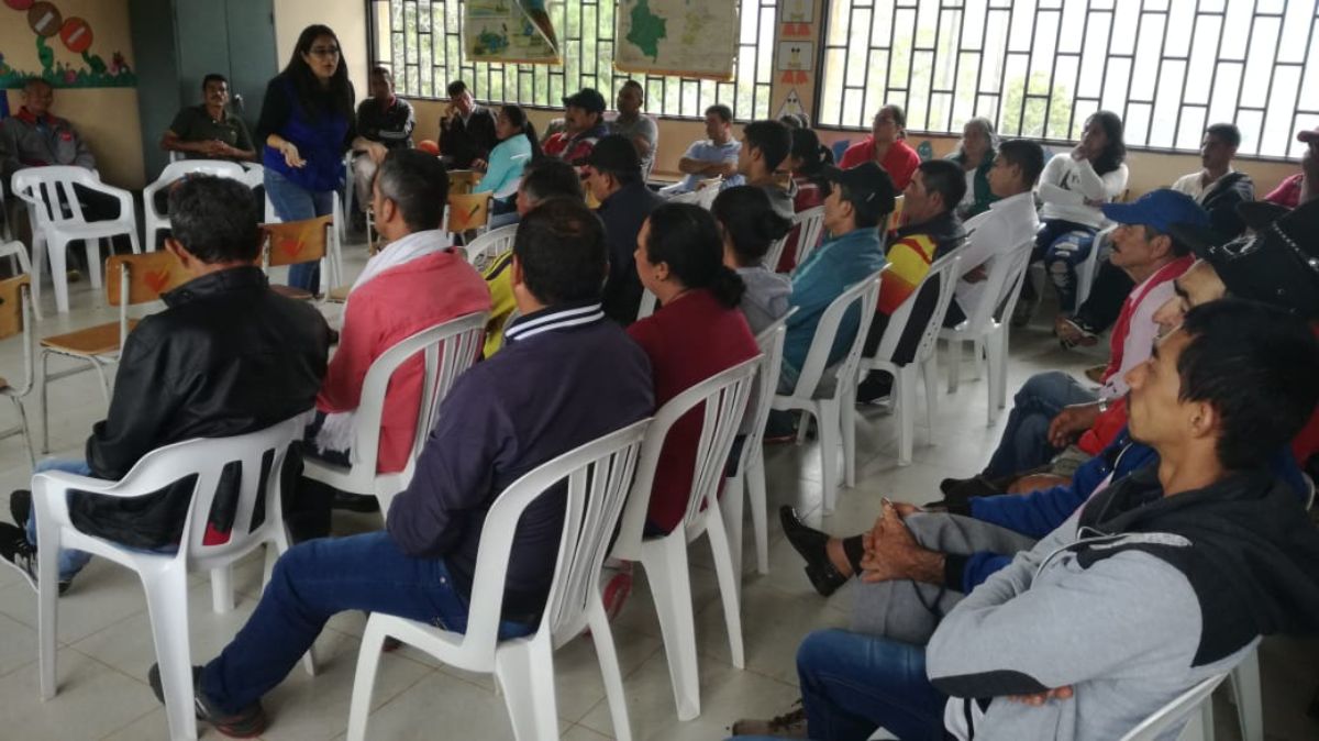 Socializacion de proyectos en Acevedo
