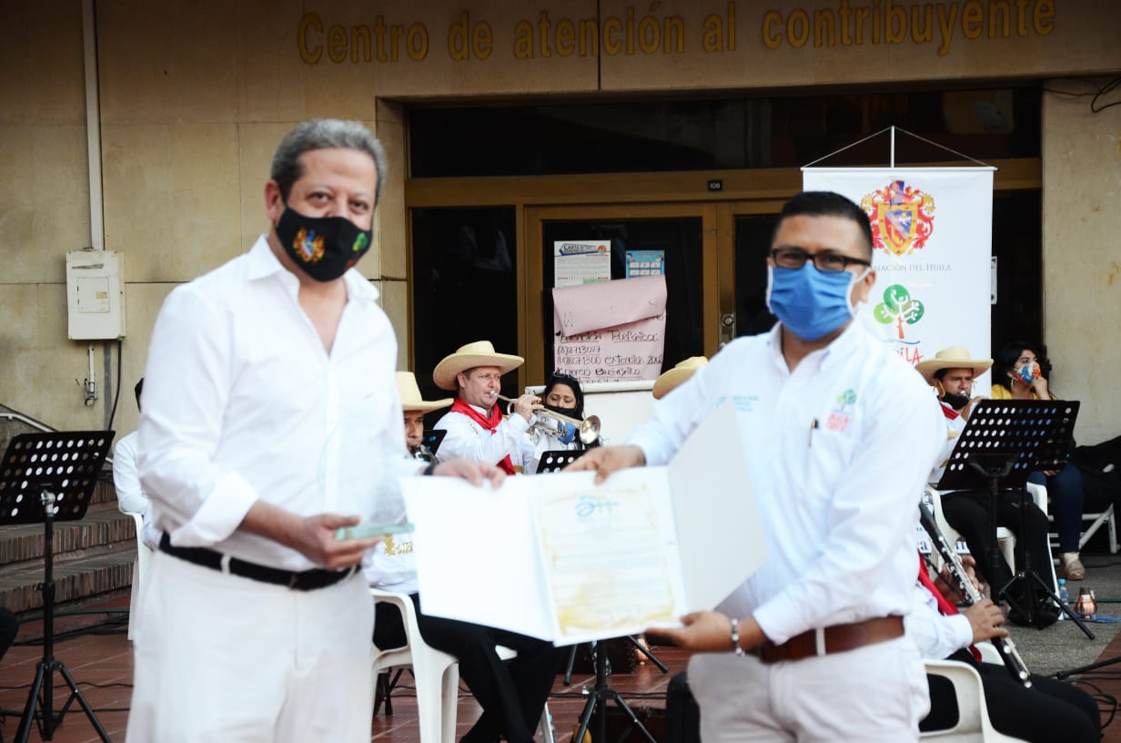 La Gobernacion del Huila Recibe Exaltacion de Aguas Del Huila