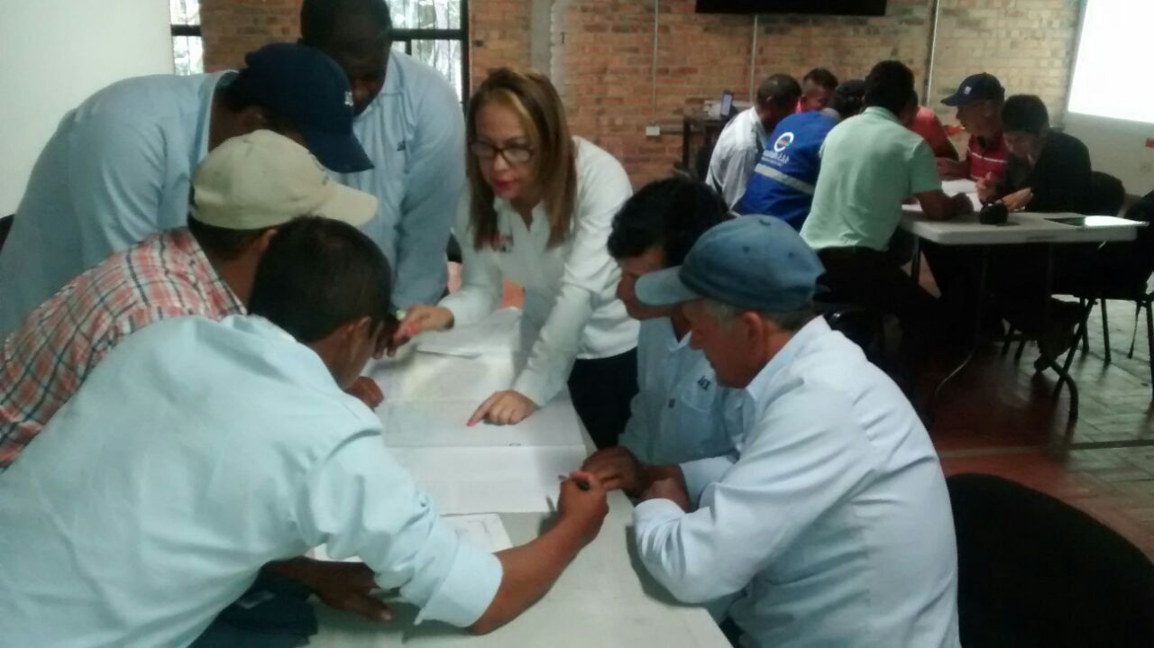Fontaneros del sur del departamento reciben capacitacion por parte de Aguas del Huila