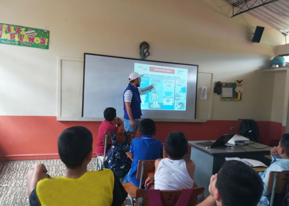 Capacitacion ambiental a estudiantes en Altamira